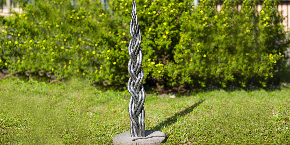 Geschmiedeter und geflochtener Kaktus  Metallbau und Kunstschmiede Schwarz